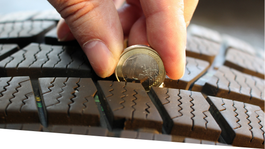 The tyre tread depth can also be measured with a 1 Euro coin: If the golden edge is no longer covered by the tyre tread, the tyre must be changed urgently!